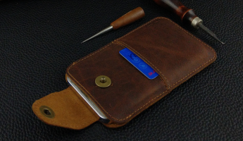 Bao Da Rút Samsung Galaxy Z Fold7 Có Quai Cài Da Bò Sáp